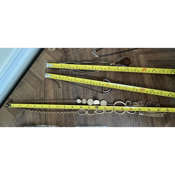 Lot of 10 Gold-Tone Necklaces – Mixed Styles – Costume Jewelry New & Preowned - Picture 12 of 12